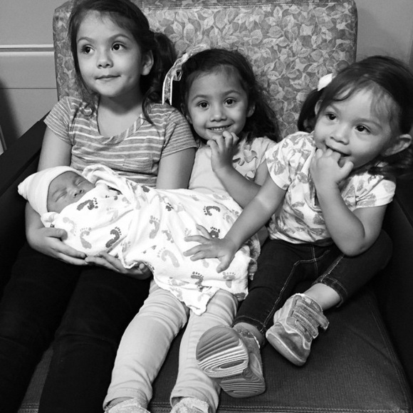 Meet your Posher, Cindy’s fashionfinds - Picture 3 of 8